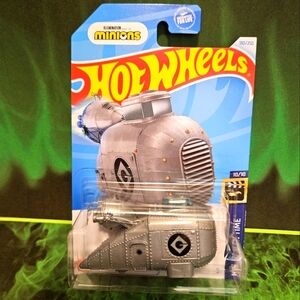 Mattel HotWheels Minions Silver Submarine